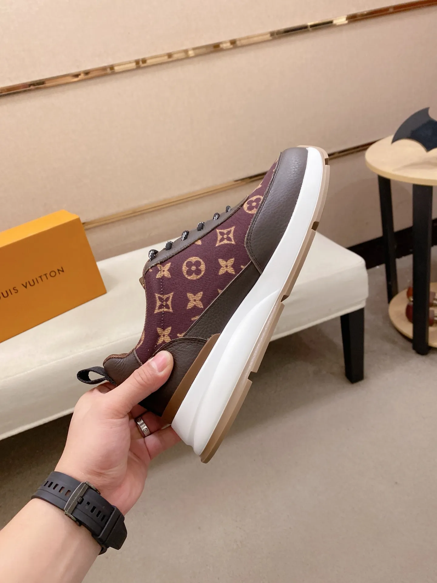 Factory price: 442💰🎉🎉LV~Louis Vuitton trendy men's shoes, new shipments, latest matching, same style as the official website, super high quality, best-selling season [strong][strong][strong] Selected first-layer cowhide, comfortable and breathable mesh lining, original last, comfortable on the feet, wear-resistant rubber outsole, size: 38-44.